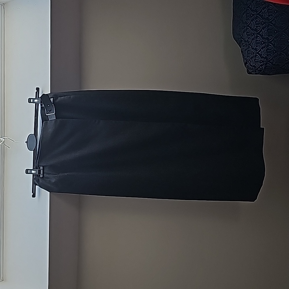 Like mew talbots petites size 4 black/grey skirt